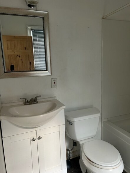 Building Photo - 26 Park Pl