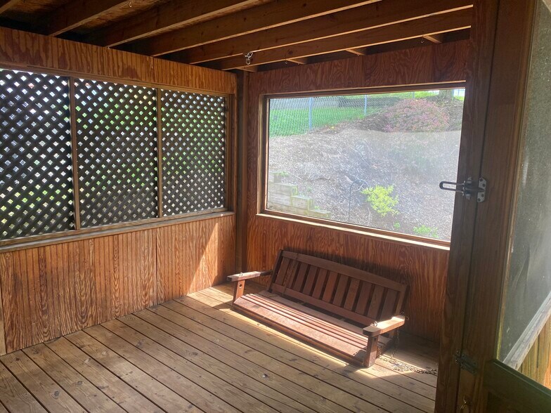 screened in porch - 817 Elysian Ave