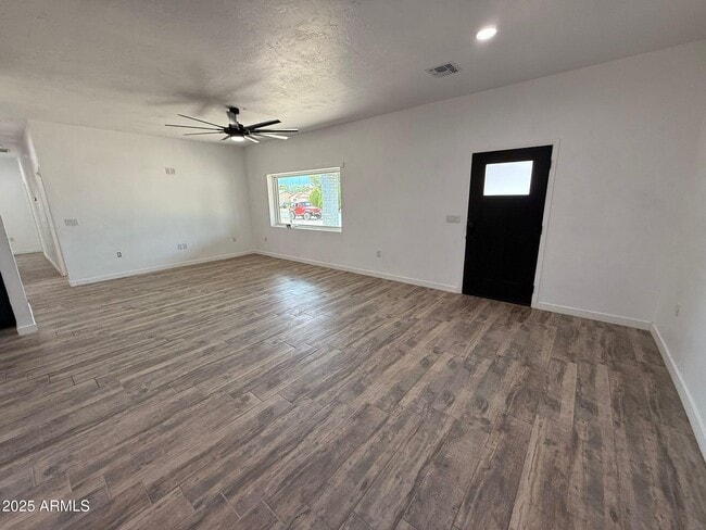 Building Photo - 1951 E 13th St