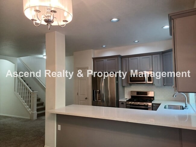 Building Photo - Lower Pirce! 3 Bed Townhome 1 Car Garage Backs to Greenspace Close to Parks, Intel, Nike, Columbi...