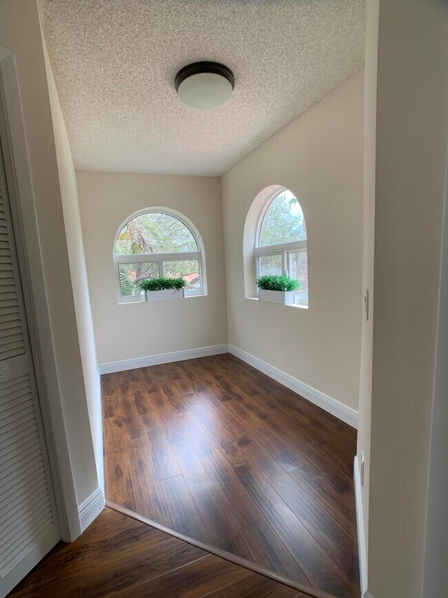 Building Photo - 10465 Mateo Ct