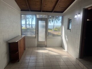 Building Photo - 201 Mae St