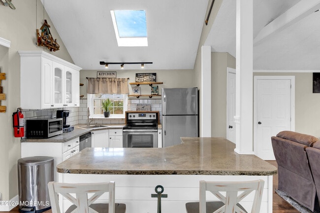 Building Photo - 14 Chestnut St