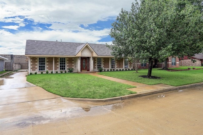 Building Photo - 4315 Woodvalley Dr