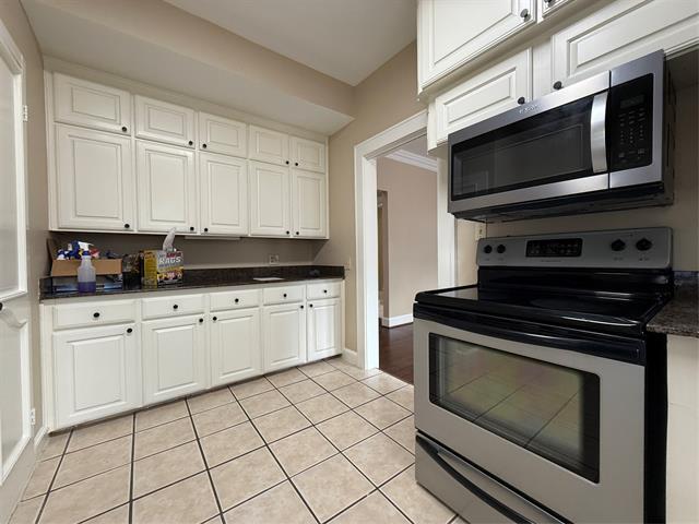 Building Photo - 2126 Mistletoe Ave