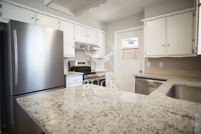 Building Photo - 505 Turtle Creek Dr