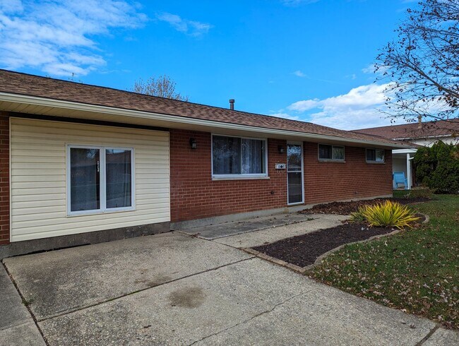 Primary Photo - Available NOW - 3 Bed, 1 Bath Spacious Ran...