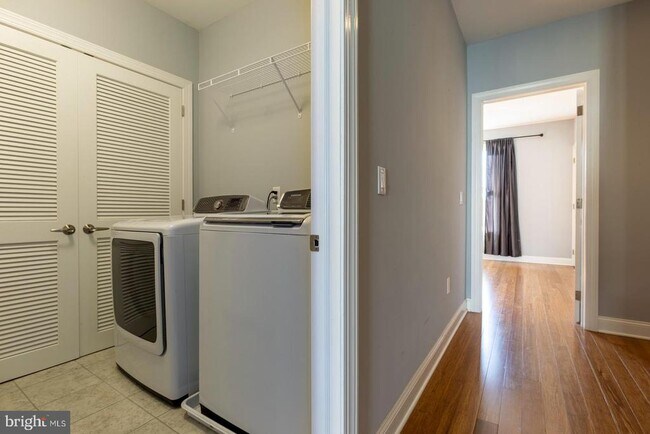 Building Photo - 153 Levering St