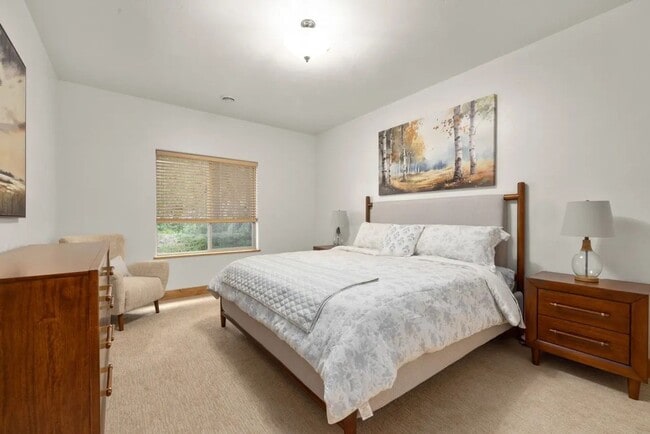 Building Photo - 3 Bed 2 Bath Condo!