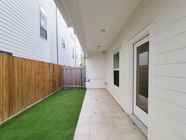 Building Photo - 845 Fisher St