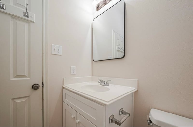 Building Photo - 7411 Jacobs Well Dr