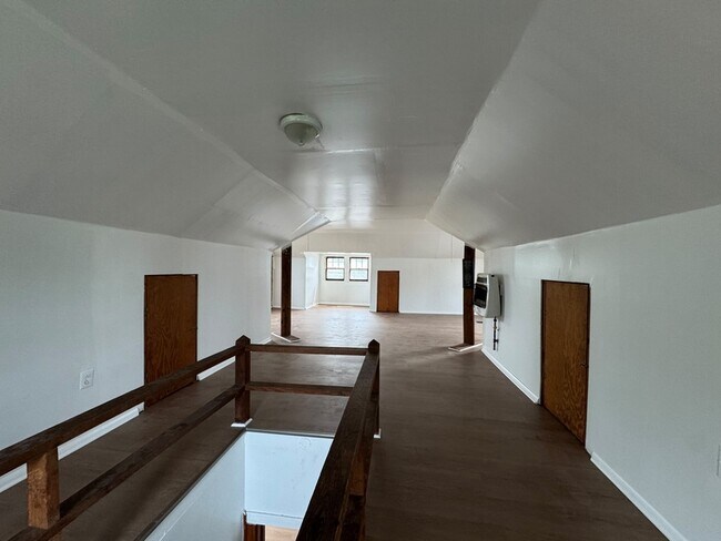 Building Photo - 11125 Cloverlawn Ave