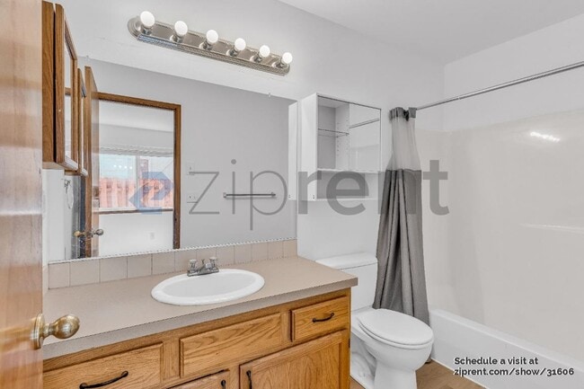 Building Photo - 1526 NE 68th Ave