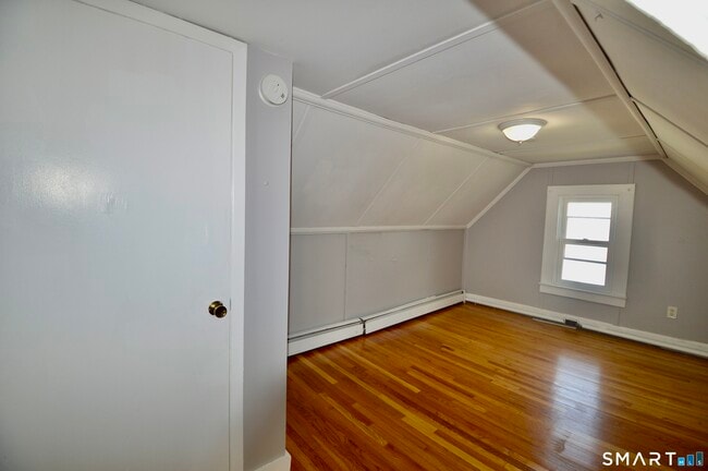 Building Photo - 203 Main St