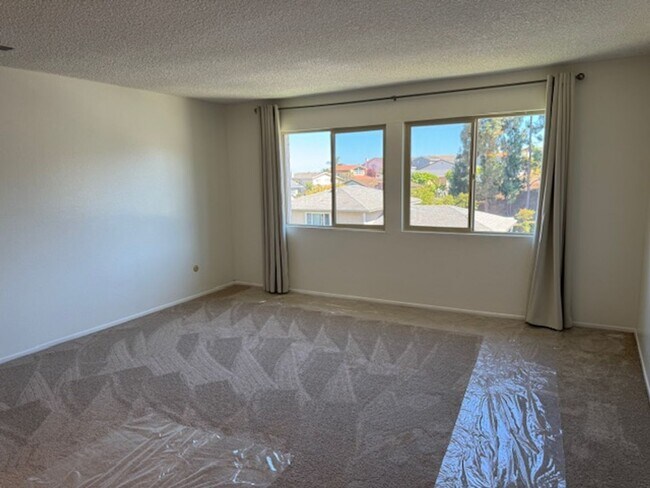 Building Photo - Newly Renovated 4 Bedroom 3 Bath Home with...
