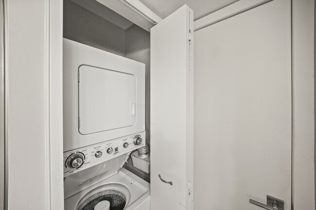 Building Photo - 845 Augusta Dr