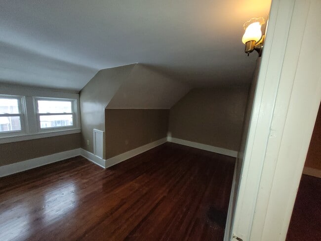 Building Photo - 857 Newton Ave