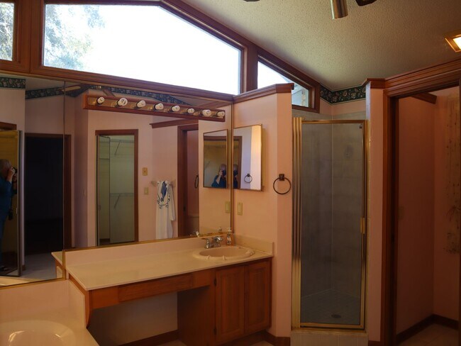 Building Photo - Beautiful Brick Home in Crystal Lakes Estate Call Carole Arcaro 386-216-4900 Deltona Lakes Realty