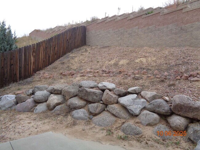 Building Photo - Exclusive community