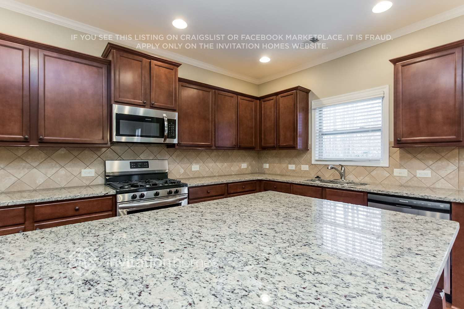 Building Photo - 5735 Aspen Dr