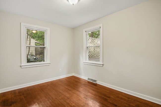 Building Photo - 1710 Westhill Rd