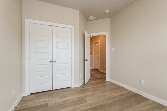 Building Photo - 18342 W Centro Cir