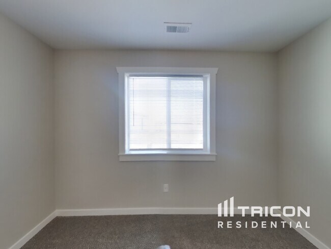 Building Photo - 620 Scotch Pine Dr