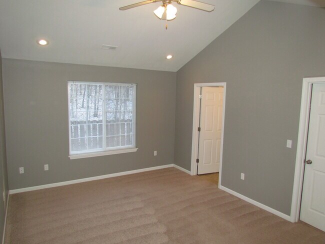 Building Photo - 15908 Tracker Ln