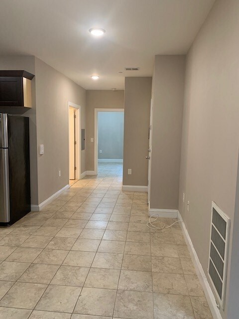 Building Photo - 663 Summit Ave