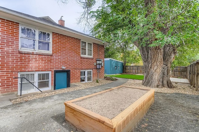 Primary Photo - Price Drop!!!! Bright & Updated 2-Bed Boulder Duplex with Huge Private Yard!!