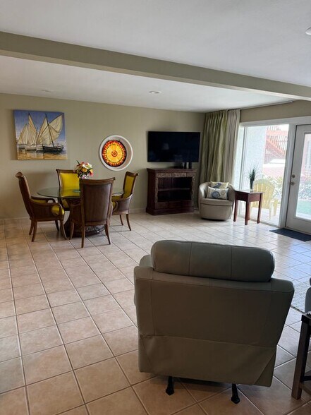 Building Photo - 6201 Padre Blvd