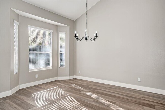 Building Photo - 2203 Tanglevine Dr