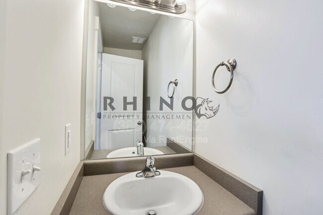 Building Photo - 834 Lennox St