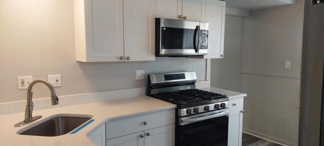 Building Photo - 19148 Hilton Dr