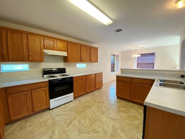 Building Photo - 145 Strawn