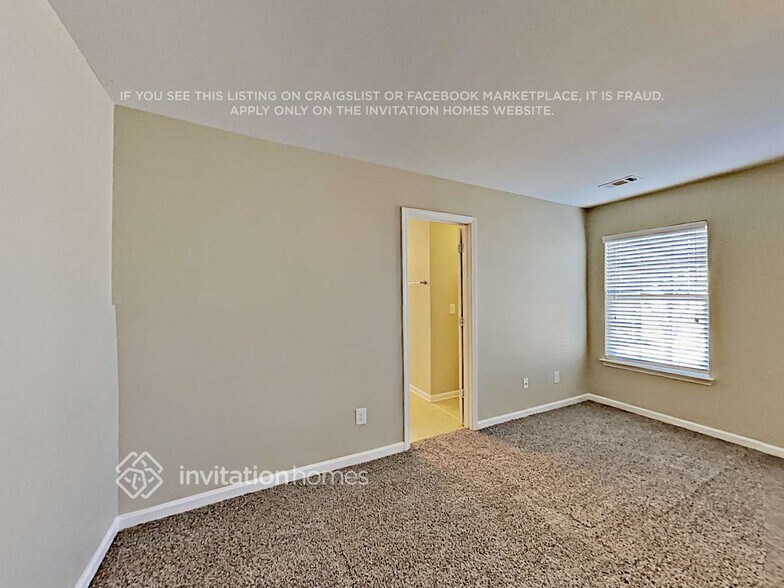 Building Photo - 2880 Mayfair Dr