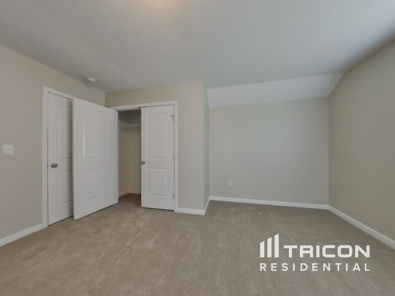 Building Photo - 934 Canyon Creek Dr