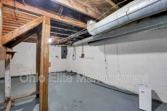 Building Photo - 2545 Sullivant Ave