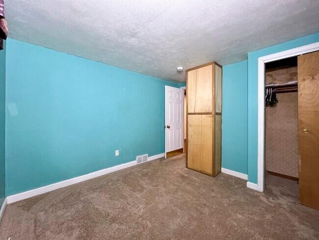 Building Photo - 168 Park Ave