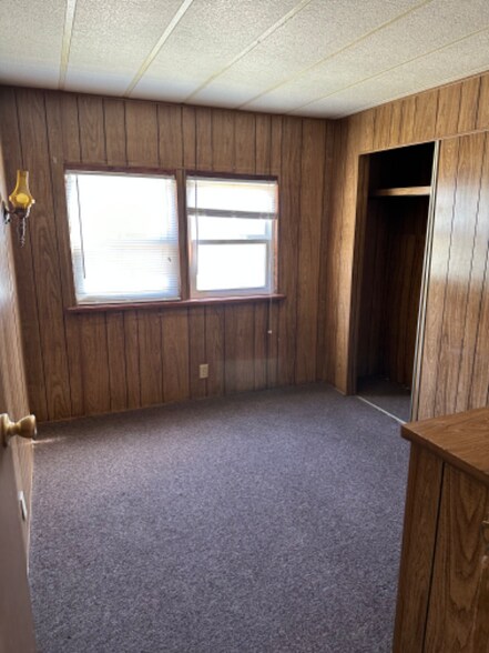 Building Photo - 12 Circle Dr