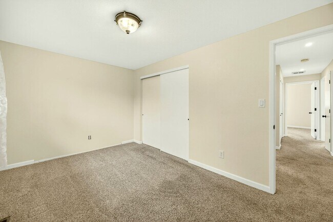 Building Photo - Unfurnished Light-Filled, Beautifully Updated 3-Bedroom Home in Jacksonville
