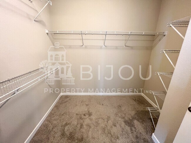 Building Photo - Grand Overlook to the Mountains!