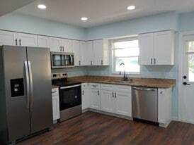 Building Photo - 510 Sweetwater Dr