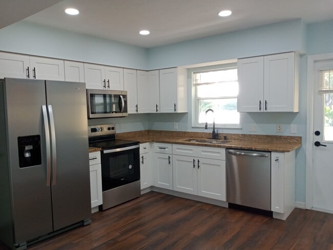 Building Photo - 510 Sweetwater Dr