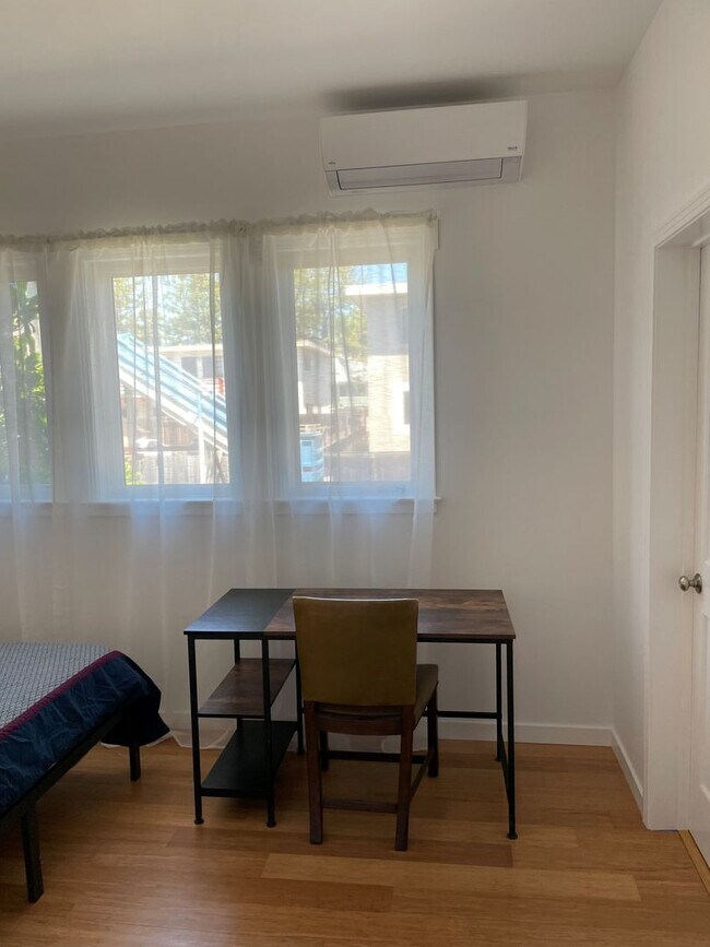 Building Photo - Viewing Schedule: Please call Shami at (415) 225-2543 to schedule a viewing.