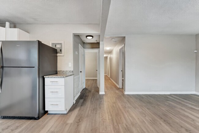 Building Photo - 172 W 15th St