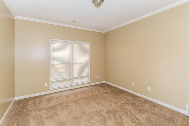 Building Photo - 2056 Milbrey St