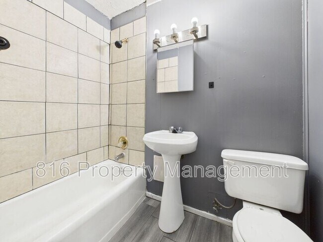 Building Photo - 7424 Bellefontaine Ave