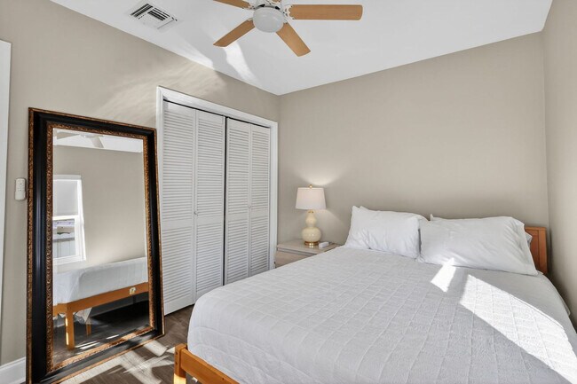 Building Photo - 823 Avenida Hermosa