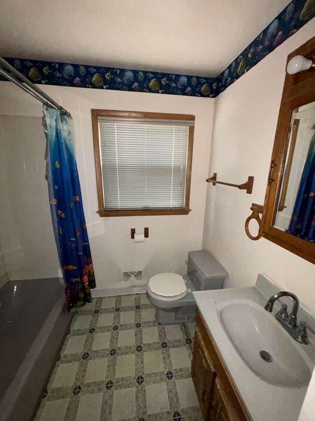 Building Photo - 5919 N 68th St